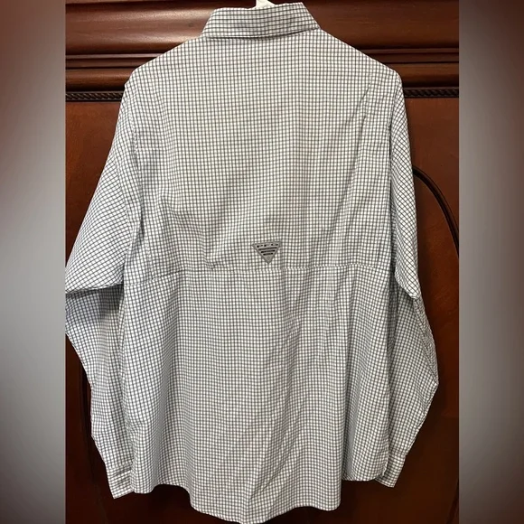 Men’s Medium Columbia long sleeve button up shirt. - Picture 4 of 4